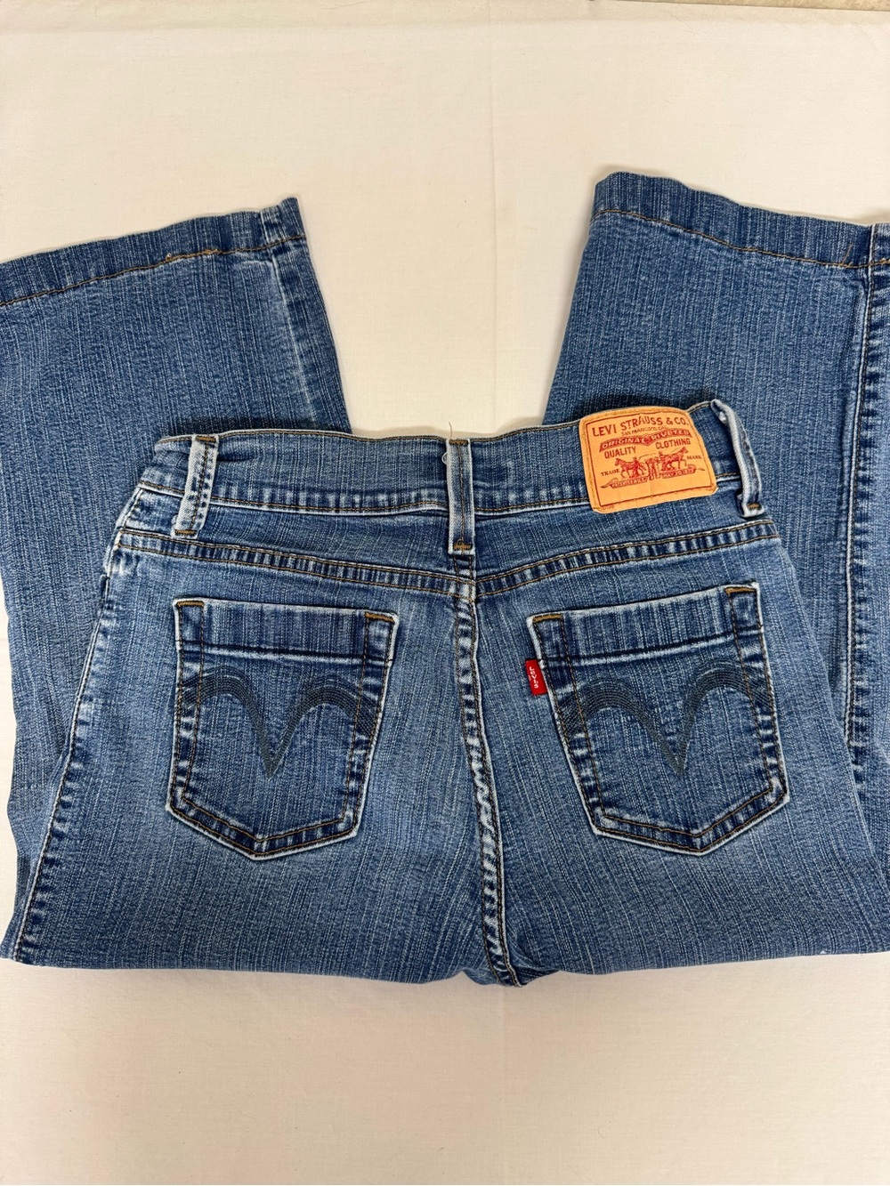 Levi's Women's Straight Leg Jeans in Medium Blue Denim